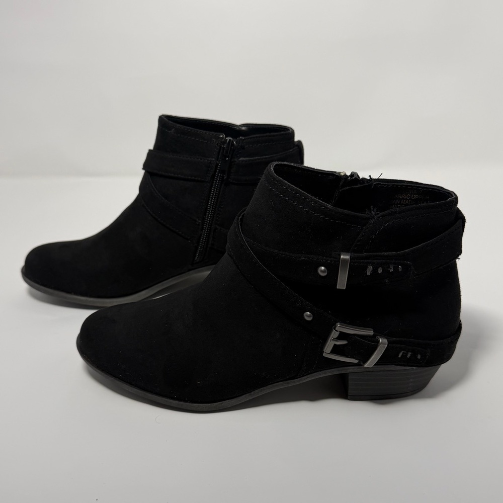 Women’s No Parking Black Suede with Silver Buckles Ankle Boots Size 7